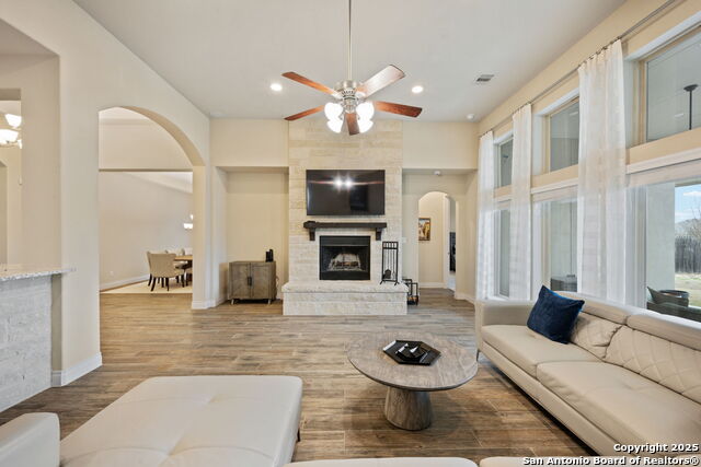 Listing photo id 8 for 7938 Cibolo