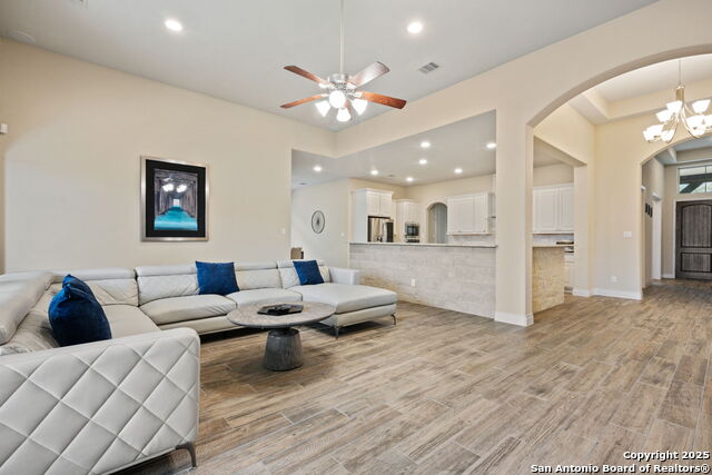 Listing photo id 9 for 7938 Cibolo