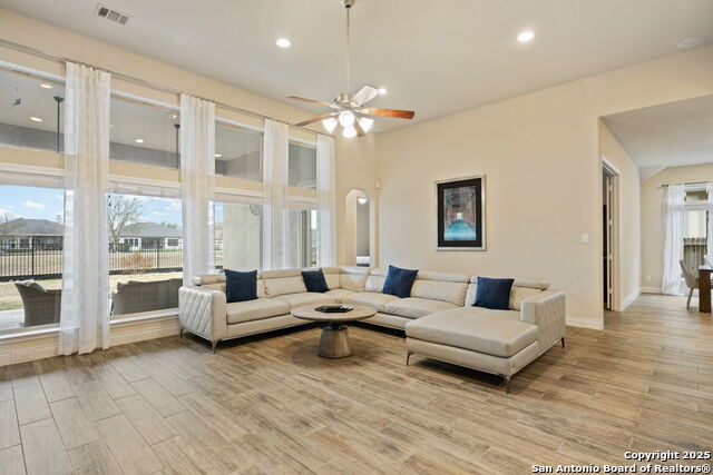 Listing photo id 6 for 7938 Cibolo