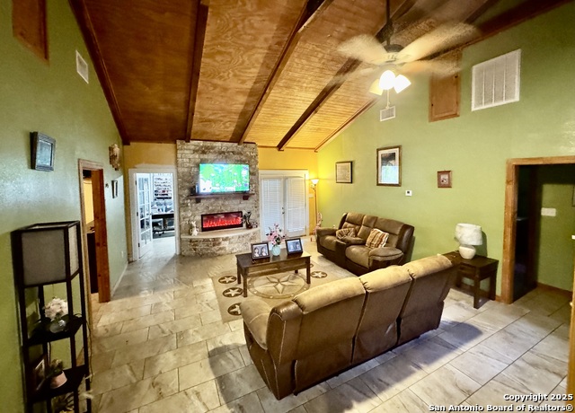 Listing photo id 1 for 22739 Lazy Stream