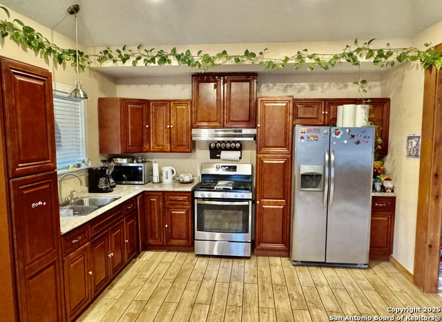 Listing photo id 3 for 22739 Lazy Stream