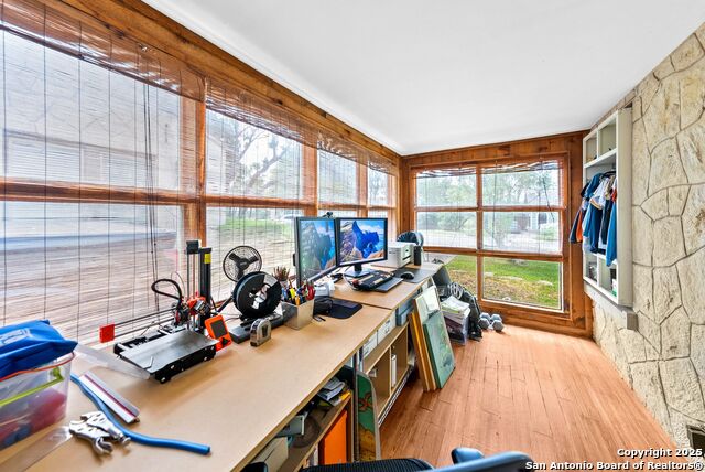 Image 18 of 22 For 223 Mariposa Dr W