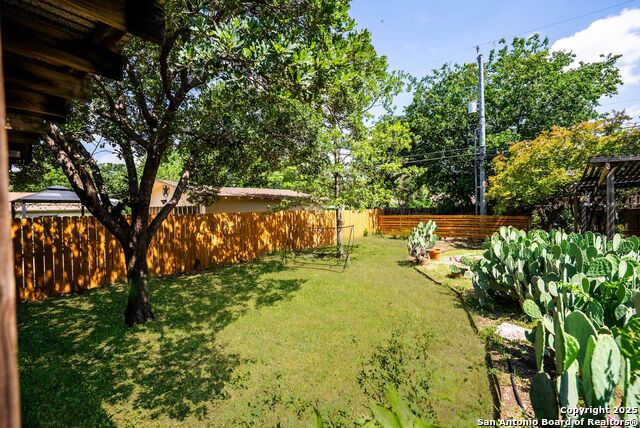 Image 21 of 22 For 223 Mariposa Dr W
