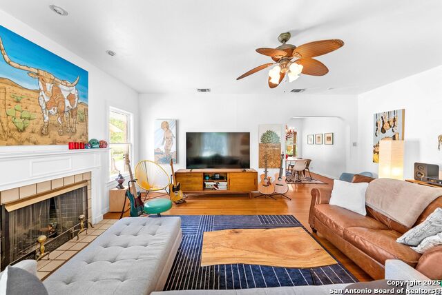 Image 6 of 22 For 223 Mariposa Dr W