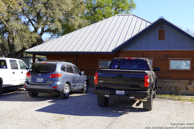 Listing photo id 2 for 2571 Macarthur