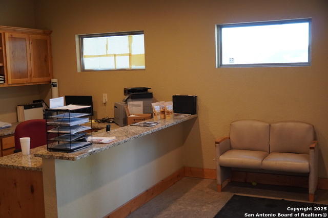 Listing photo id 4 for 2571 Macarthur
