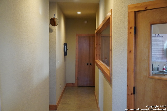 Listing photo id 5 for 2571 Macarthur