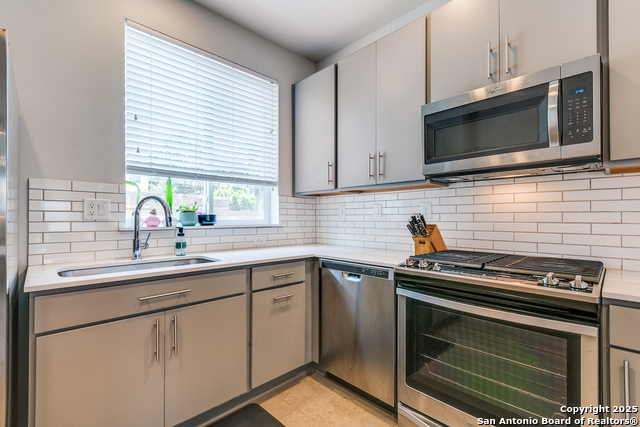 Image 10 of 25 For 330 Clay St  4