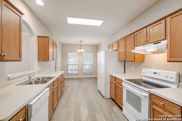 Listing photo id 9 for 543 Willow Grove Dr