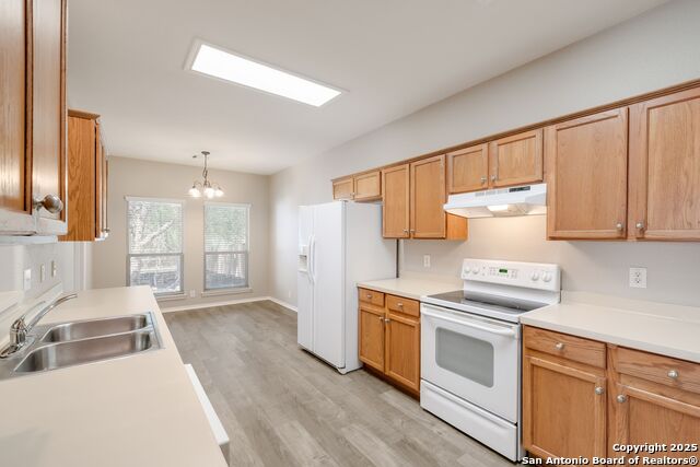 Listing photo id 10 for 543 Willow Grove Dr