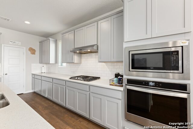 Listing photo id 13 for 1718 Wind River