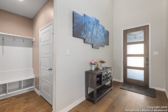 Listing photo id 4 for 1718 Wind River