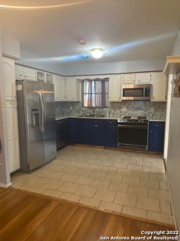 Image 3 of 18 For 2713 Mistletoe Ave W