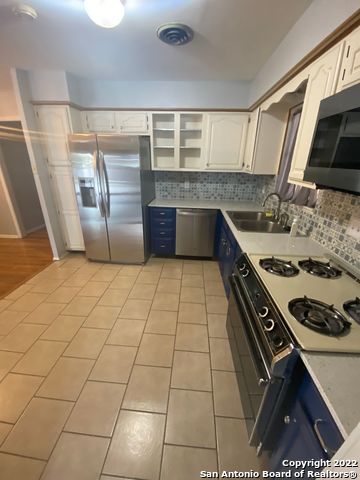 Image 4 of 18 For 2713 Mistletoe Ave W