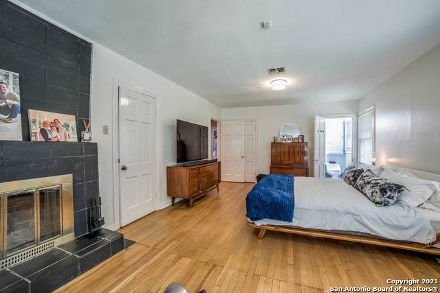 Image 16 of 25 For 442 Garraty Rd