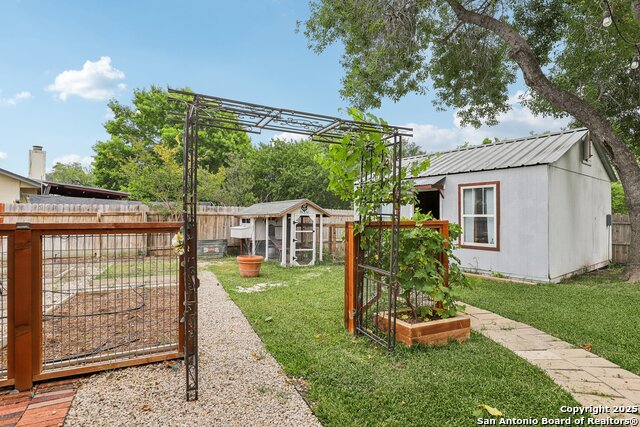 Listing photo id 44 for 12102 Cherry Blossom