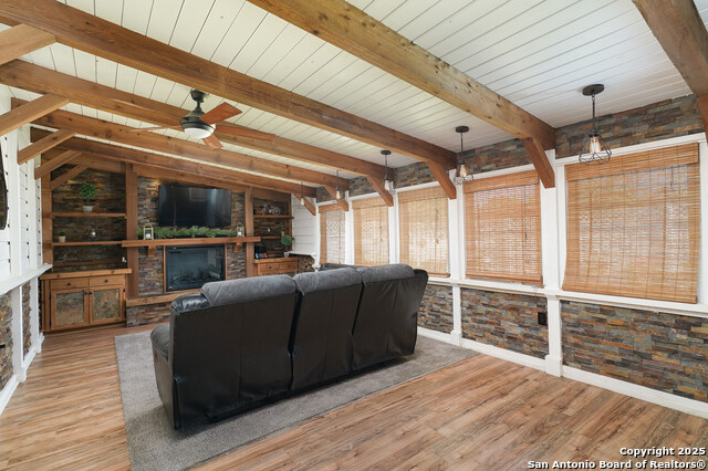 Listing photo id 15 for 311 Redcliff