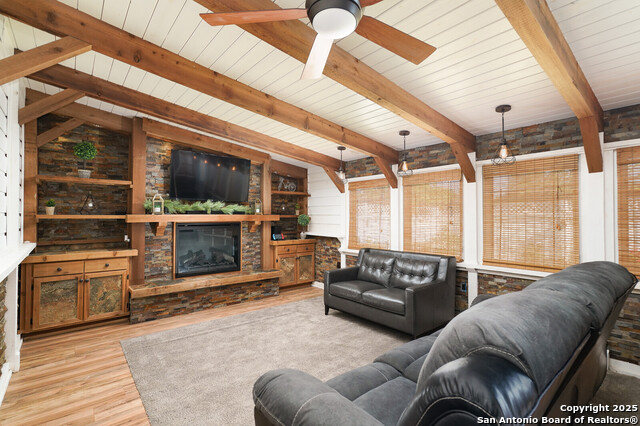 Listing photo id 16 for 311 Redcliff
