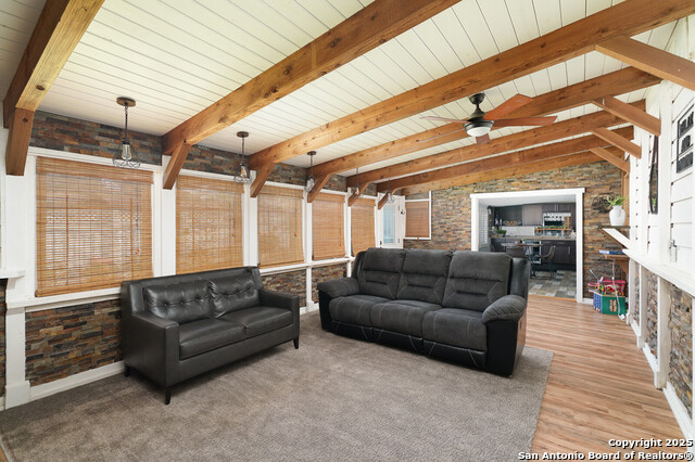 Listing photo id 17 for 311 Redcliff