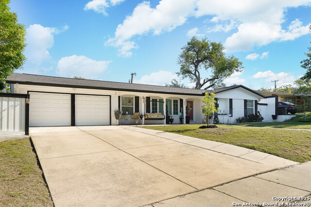 Listing photo id 0 for 311 Redcliff