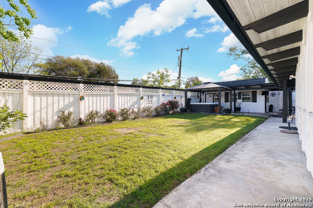 Listing photo id 23 for 311 Redcliff