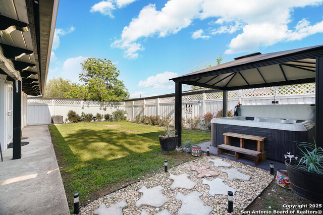 Listing photo id 24 for 311 Redcliff