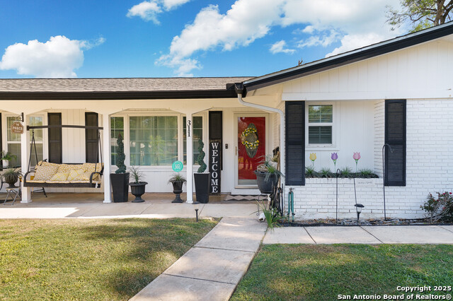 Listing photo id 1 for 311 Redcliff
