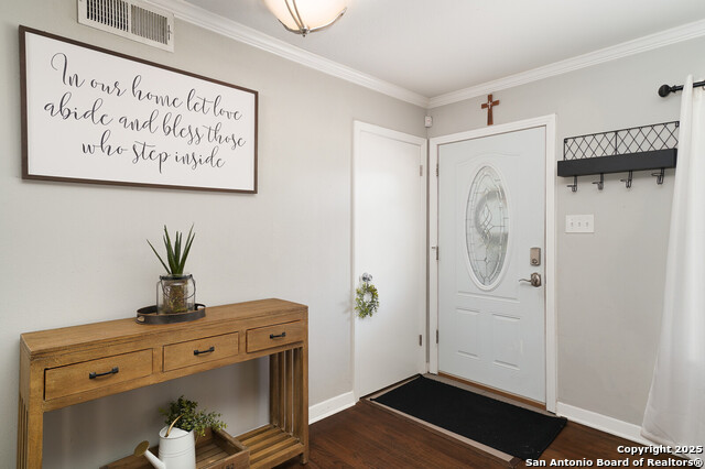 Listing photo id 3 for 311 Redcliff