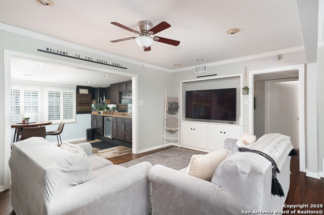 Listing photo id 6 for 311 Redcliff