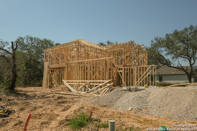 Listing photo id 0 for 22220 Jordans Place