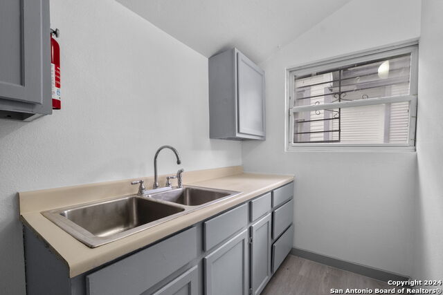 Image 10 of 16 For 302 Cevallos E 3