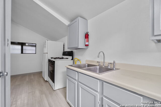 Image 11 of 16 For 302 Cevallos E 3