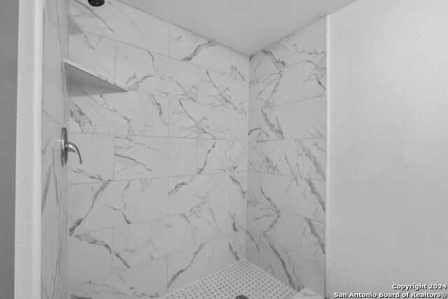Image 13 of 16 For 302 Cevallos E 3