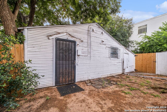 Image 14 of 16 For 302 Cevallos E 3