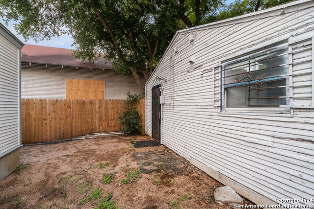Image 15 of 16 For 302 Cevallos E 3