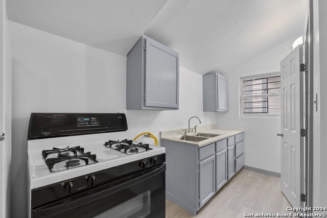Image 9 of 16 For 302 Cevallos E 3