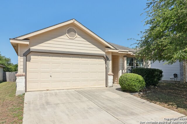 Listing photo id 1 for 25703 Lost Creek Way