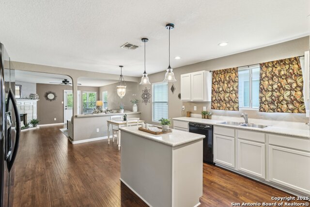 Listing photo id 3 for 25703 Lost Creek Way