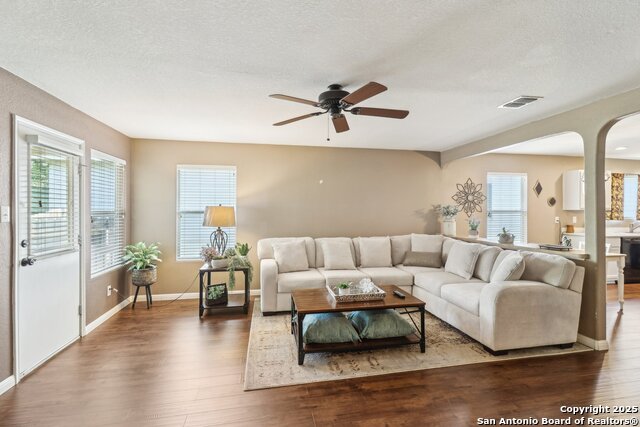 Listing photo id 7 for 25703 Lost Creek Way