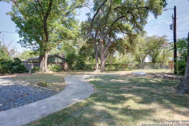 Listing photo id 20 for 1514 Arroya Vista