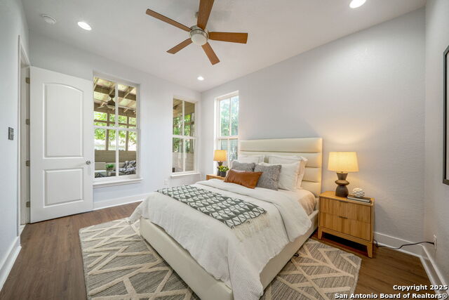 Listing photo id 11 for 925 Burnet