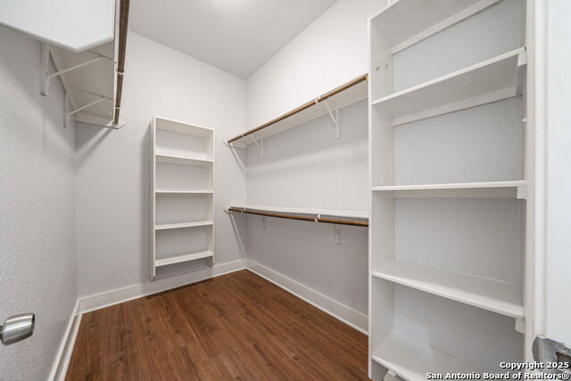 Listing photo id 13 for 925 Burnet