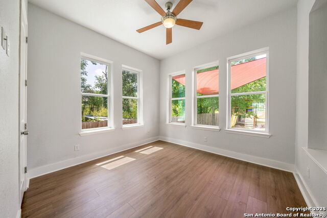 Listing photo id 14 for 925 Burnet
