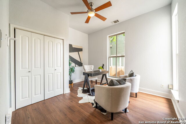 Listing photo id 15 for 925 Burnet