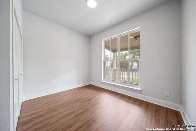 Listing photo id 16 for 925 Burnet
