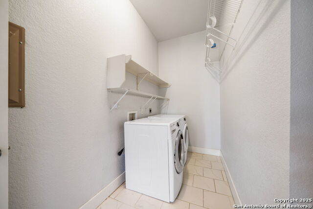 Listing photo id 17 for 925 Burnet