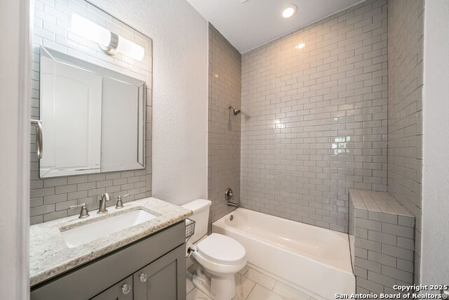 Listing photo id 18 for 925 Burnet
