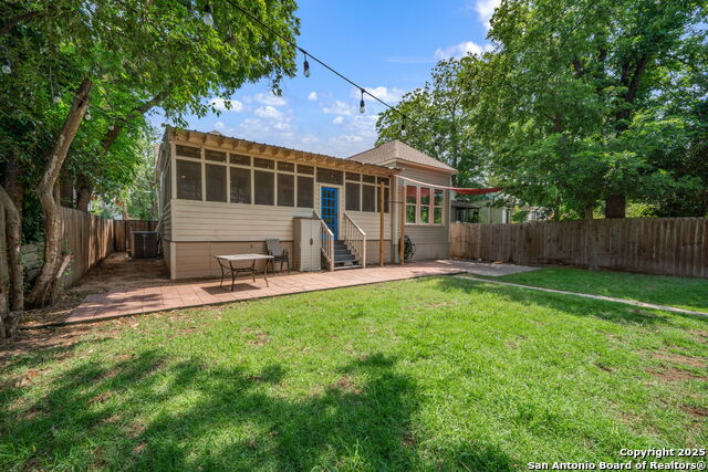 Listing photo id 24 for 925 Burnet