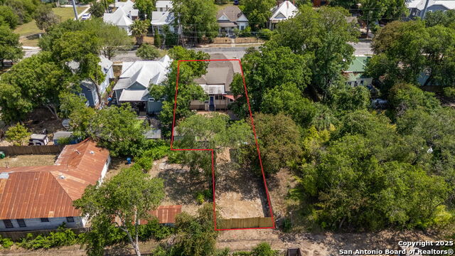 Listing photo id 28 for 925 Burnet