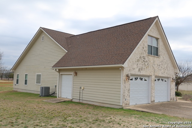 Listing photo id 31 for 178 Spring Creek Cir
